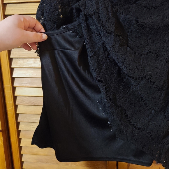 SOLD Covington Lace Blouse - Picture 2 of 4